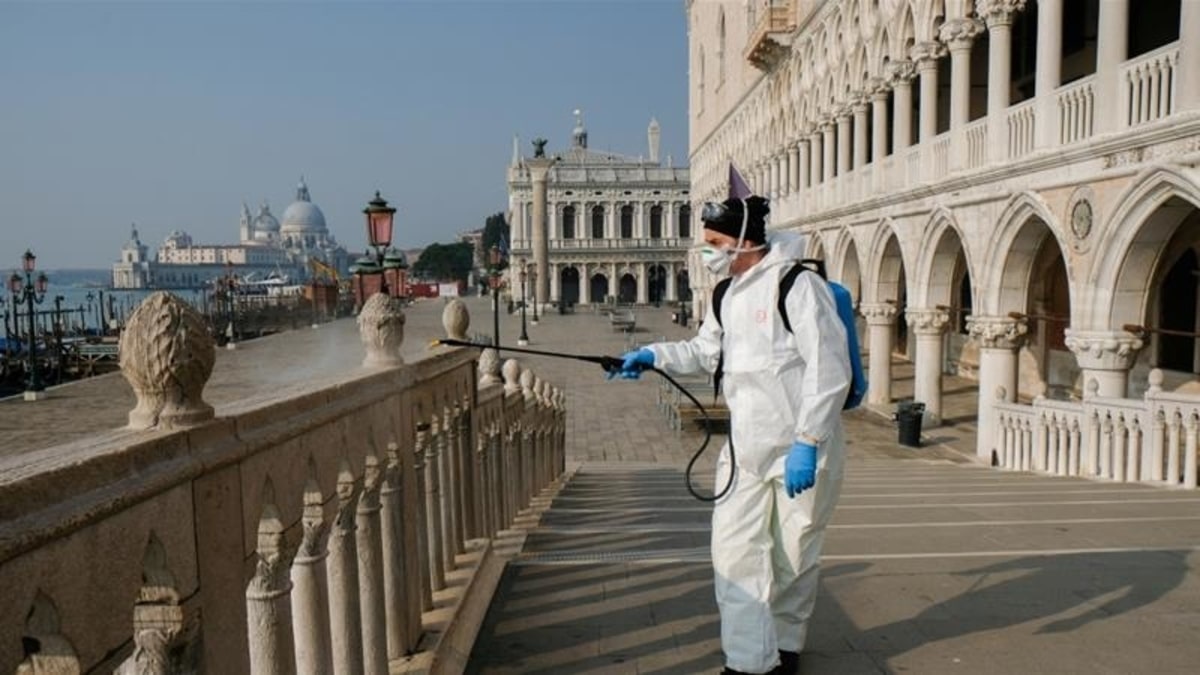 Bitcoin and Gold Down as Coronavirus Vaccine Turns ‘Risk-on’