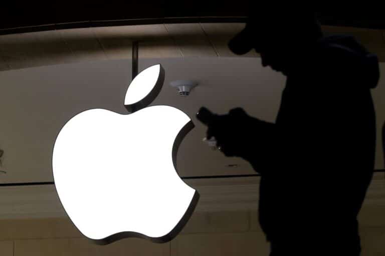 Apple AI Push With iPhone 16 Launch Can Revive AI Coin Rally Next Week