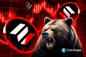Solana price shows bearish pressure as analysts note market breakdown during derivatives slowdown.