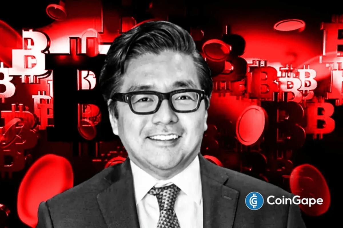 Tom Lee appears before Bitcoin symbols as Fundstrat warns clients of potential BTC pullback despite his public ATH outlook